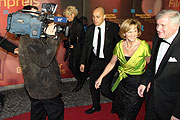 Ministerpräsident Horst Seehofer mit Frau Karin eilten zum Bayerischen Filmpreis (Foto: MartiN Schmitz)